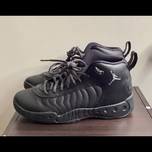 Retro Jordan 12 Triple Black 6Y 7.5W